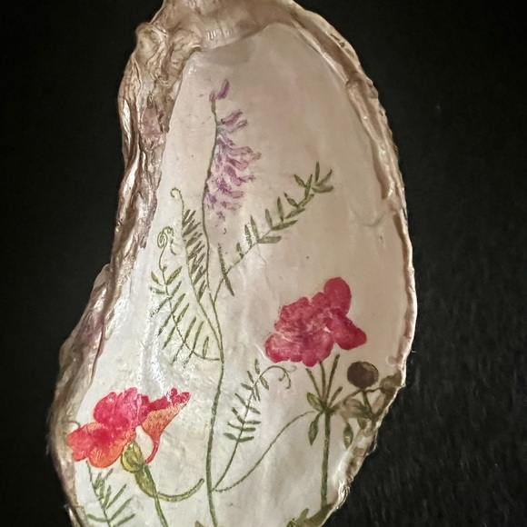 Decorative Oyster - Picture 1 of 2